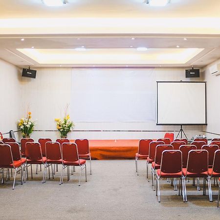 Reddoorz Plus Near Mall Panakukang Makassar Kültér fotó