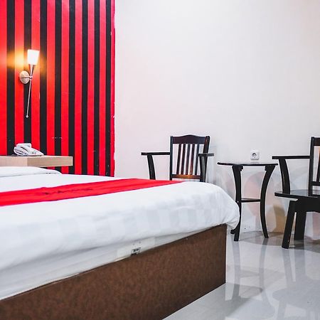 Reddoorz Plus Near Mall Panakukang Makassar Kültér fotó