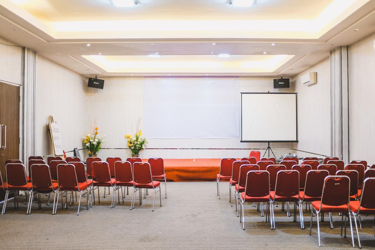 Reddoorz Plus Near Mall Panakukang Makassar Kültér fotó