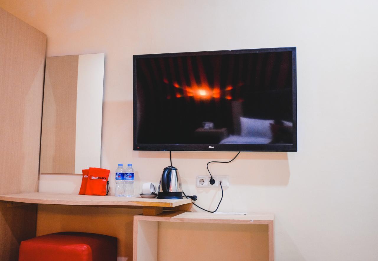 Reddoorz Plus Near Mall Panakukang Makassar Kültér fotó
