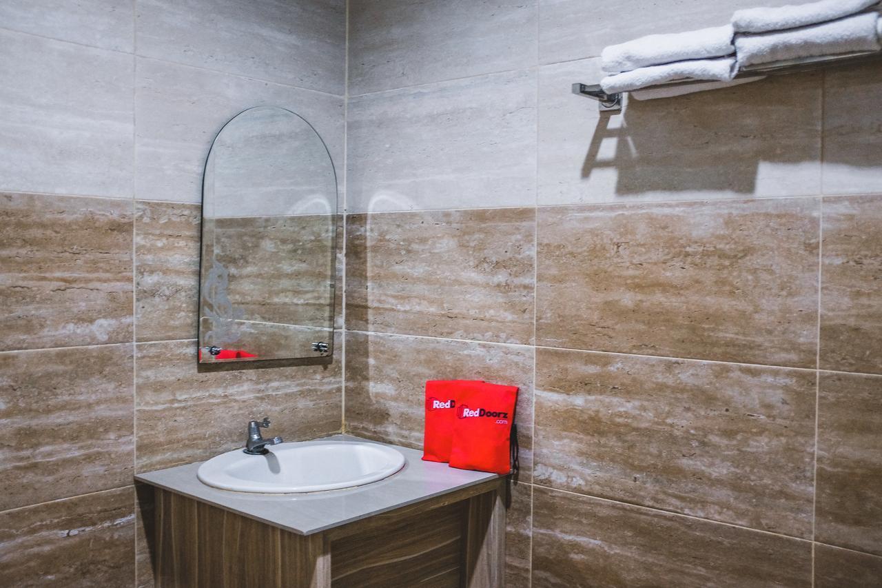 Reddoorz Plus Near Mall Panakukang Makassar Kültér fotó