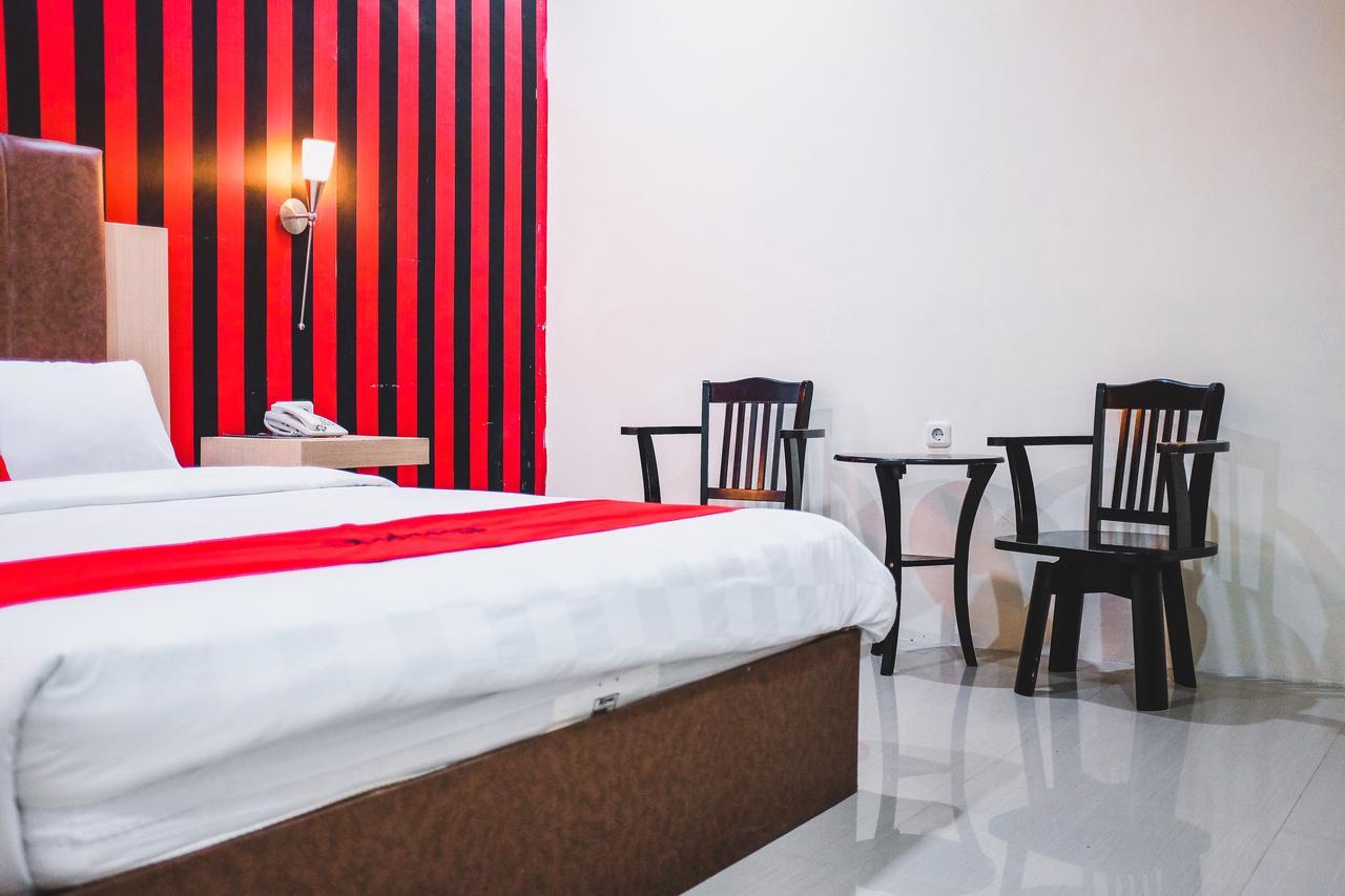 Reddoorz Plus Near Mall Panakukang Makassar Kültér fotó